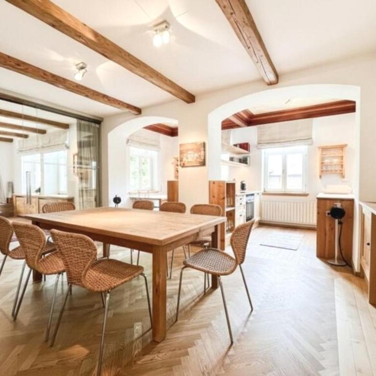 Geräumiges Ferienapartment mitten in den Bergen mit einladender Atmosphäre, besonderem Charme, Komfort und Erholung - Deluxe Apartment - 9