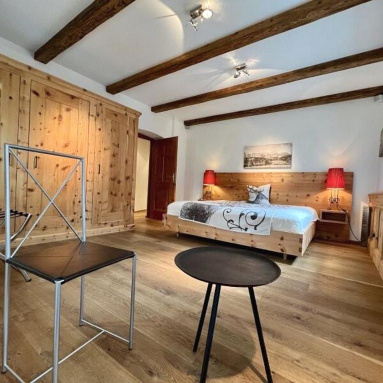 Geräumiges Ferienapartment mitten in den Bergen mit einladender Atmosphäre, besonderem Charme, Komfort und Erholung - Deluxe Apartment - 16