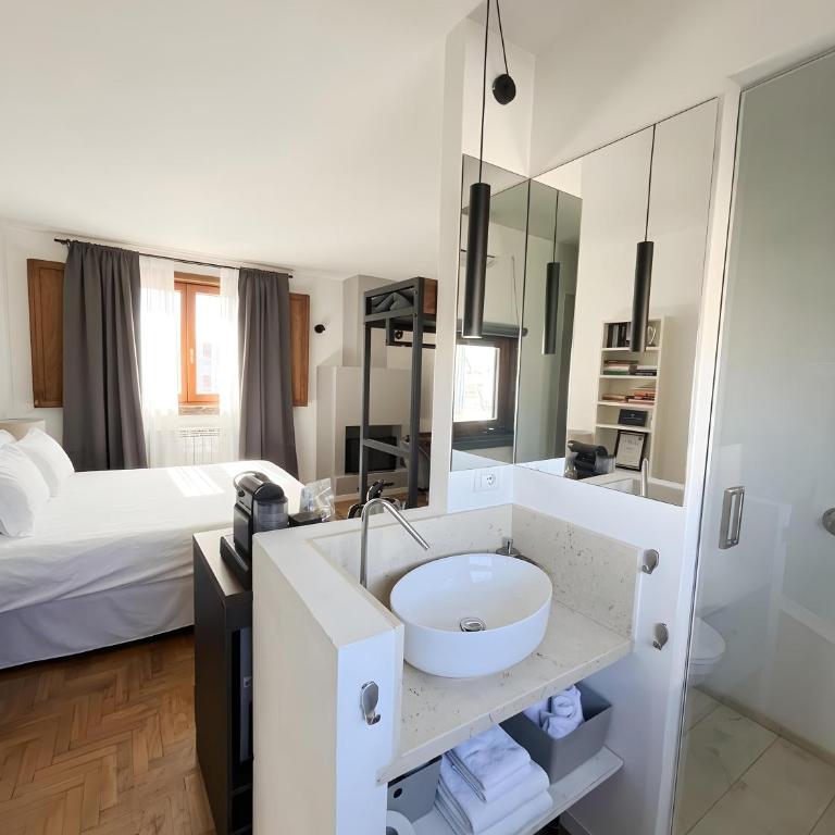 Bari LandLord 71 - Central Rooms - Camera Superior Matrimoniale/Doppia con Letti Singoli - 20