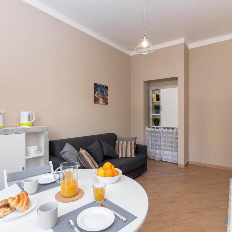 Cialdini Apartment Close to the City Center by Wonderful Italy - Appartamento - 2