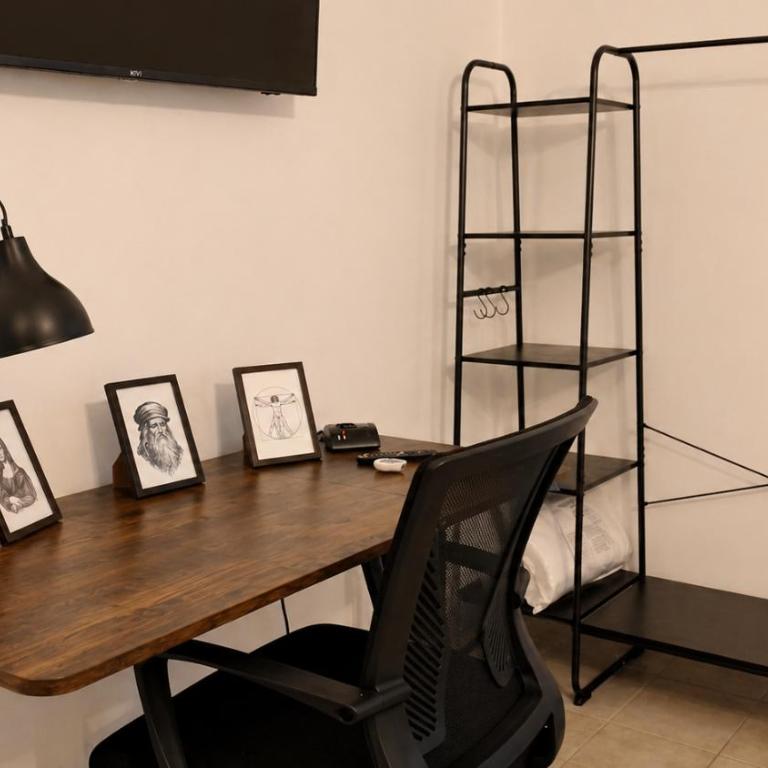 Budget Stay + Free Parking + City Noise - Apartment - 14