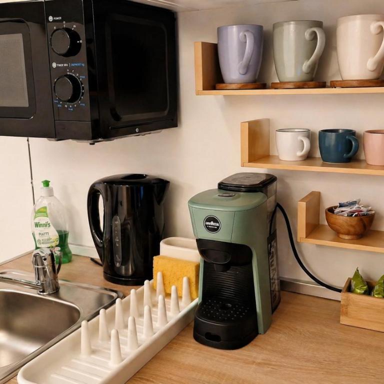 Budget Stay + Free Parking + City Noise - Apartment - 15
