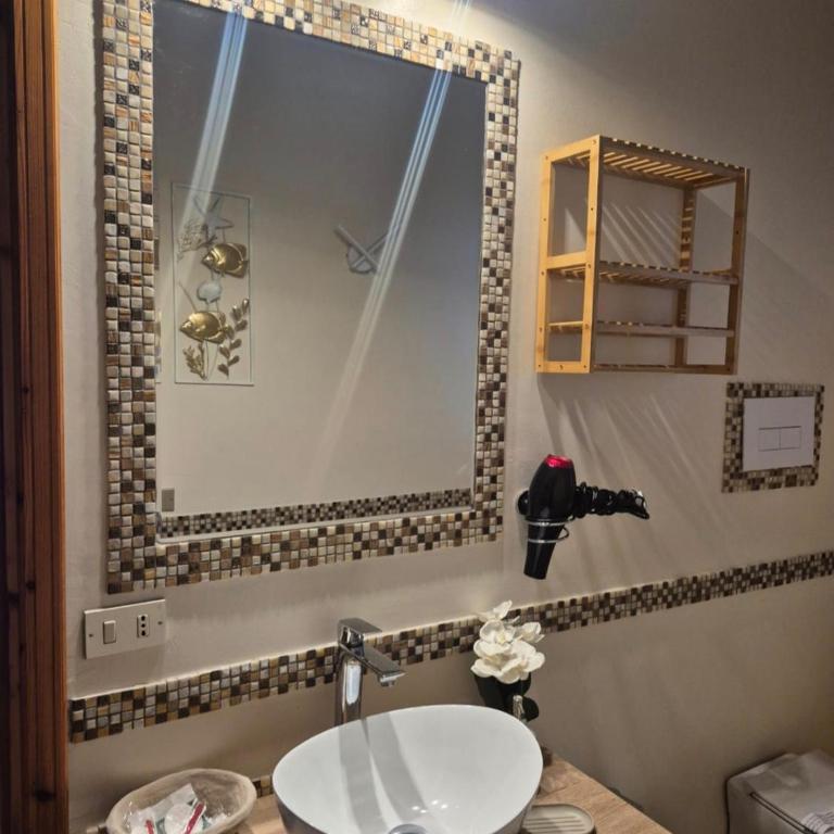 B&B Da Laura San Teodoro - Camera Matrimoniale con Bagno Privato - 4