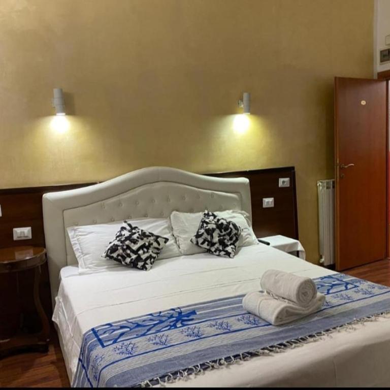 Aquarium Termini - Camera Matrimoniale/Doppia con Letti Singoli con Bagno Privato - 2