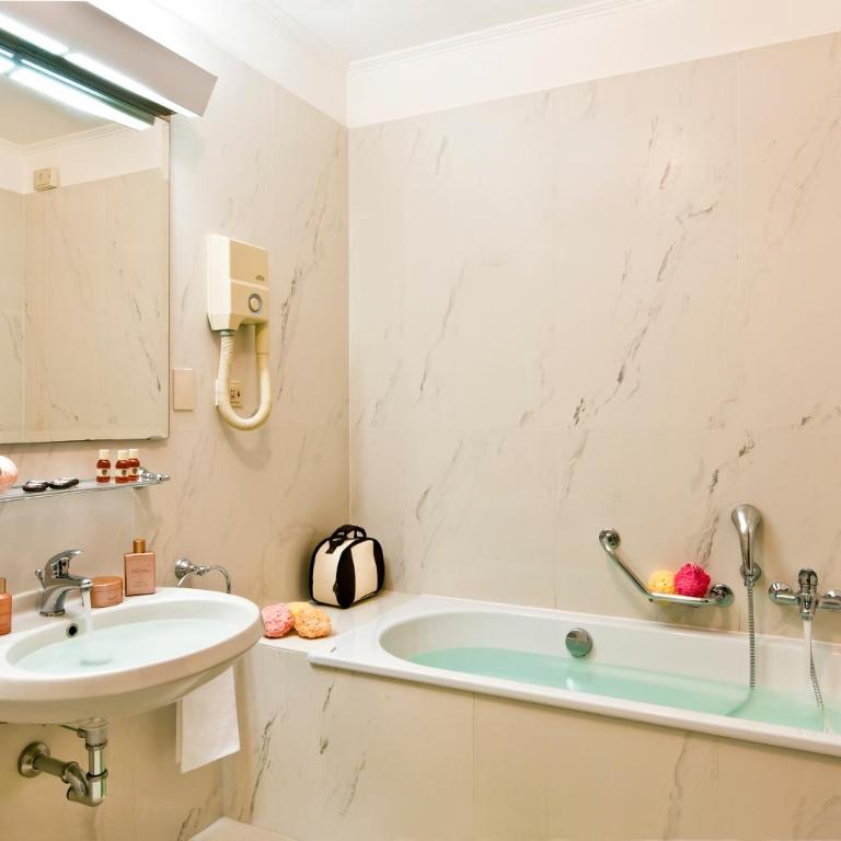 Residence Carl&Do - Appartamento con 1 Camera da Letto e Vista Lago Parziale (2 Adulti + 1 Bambino) - 3