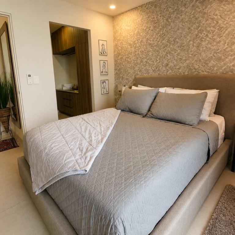 Parkfront Luxury Apt w Terrace BBQ & Gym - Apartamento - 4