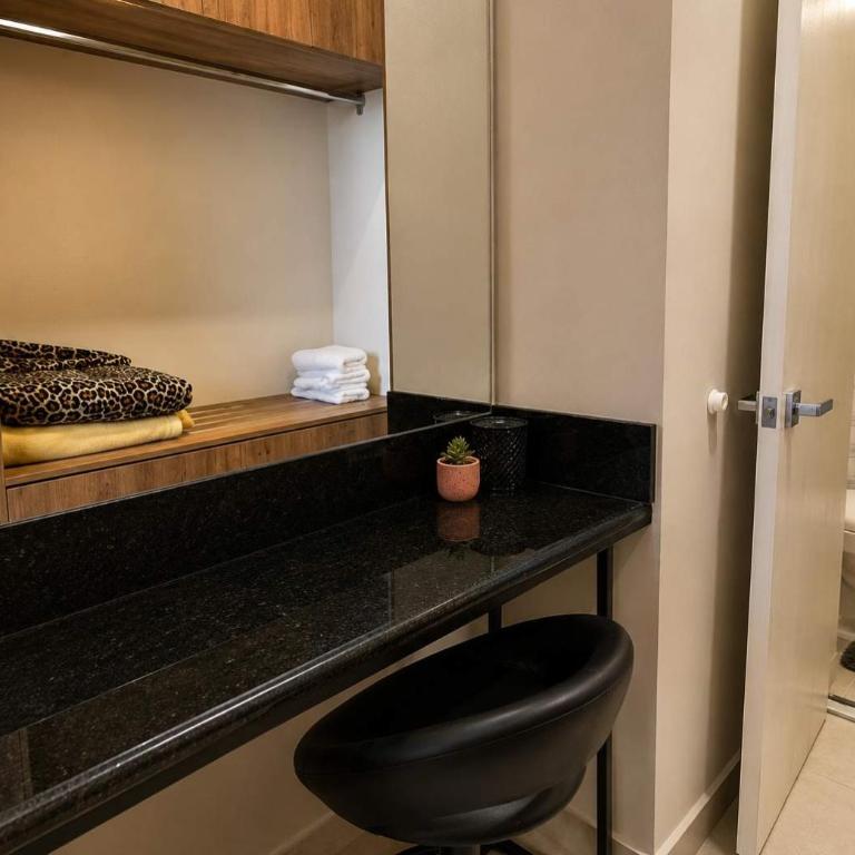 Parkfront Luxury Apt w Terrace BBQ & Gym - Apartamento - 12
