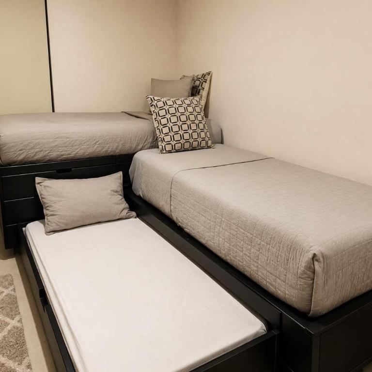 Parkfront Luxury Apt w Terrace BBQ & Gym - Apartamento - 13