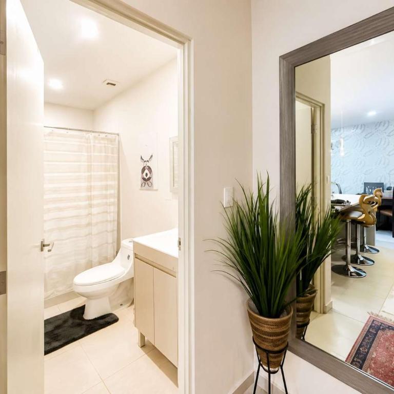 Parkfront Luxury Apt w Terrace BBQ & Gym - Apartamento - 16