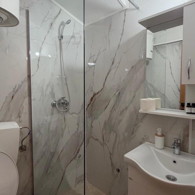 Hostel Izvor - Economy Trokrevetna Soba - 28