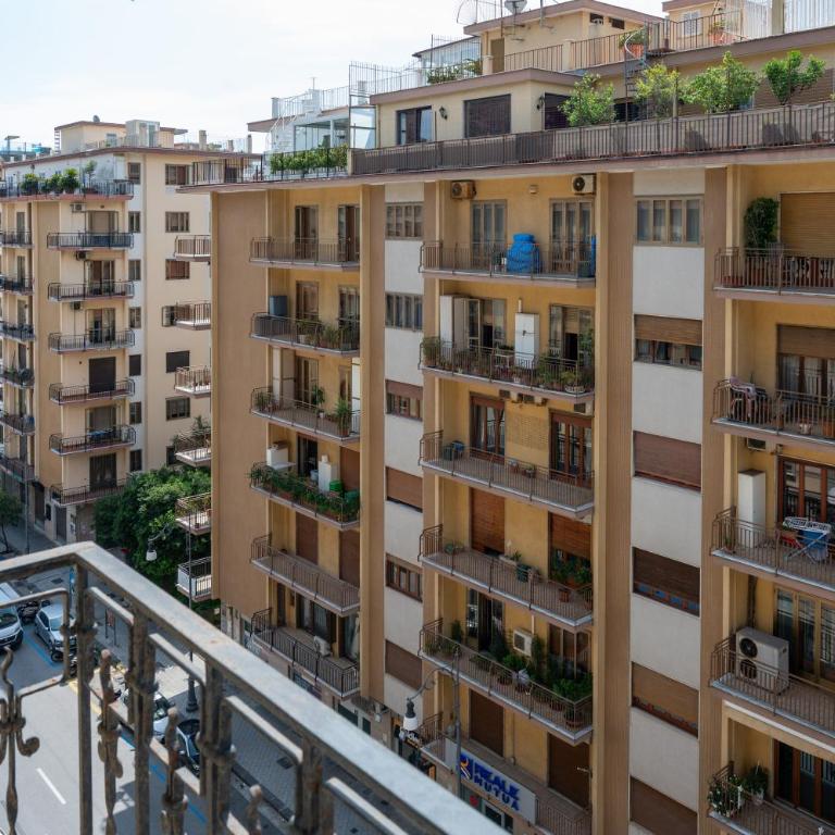 Cozy Family Apartment Salerno Port - Appartamento con 1 Camera da Letto - 34