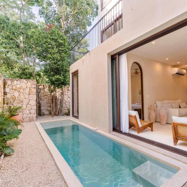 Shanti Villa - 4BR Tropical Retreat with Rooftop Pool - Villa - 4