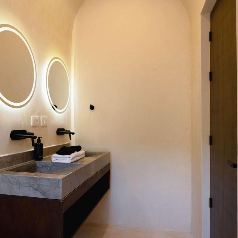 Shanti Villa - 4BR Tropical Retreat with Rooftop Pool - Villa - 11