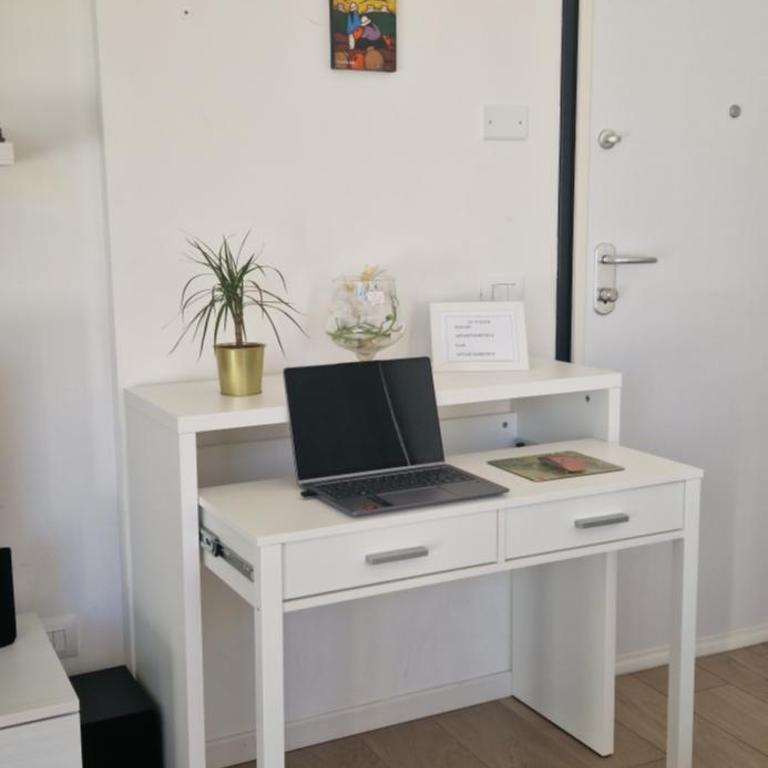 Cozy flat in Famagosta area near the Unipol Forum di Assago - One-Bedroom Apartment - 5