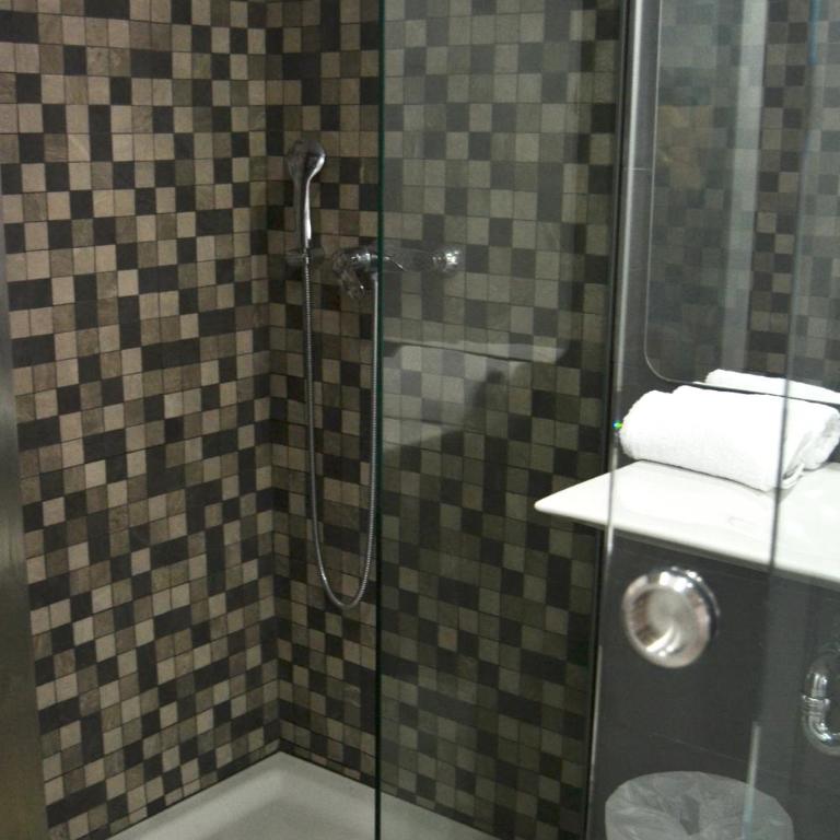 Bed&Breakfast 10 GIRONA - Habitación Individual con baño privado - 2