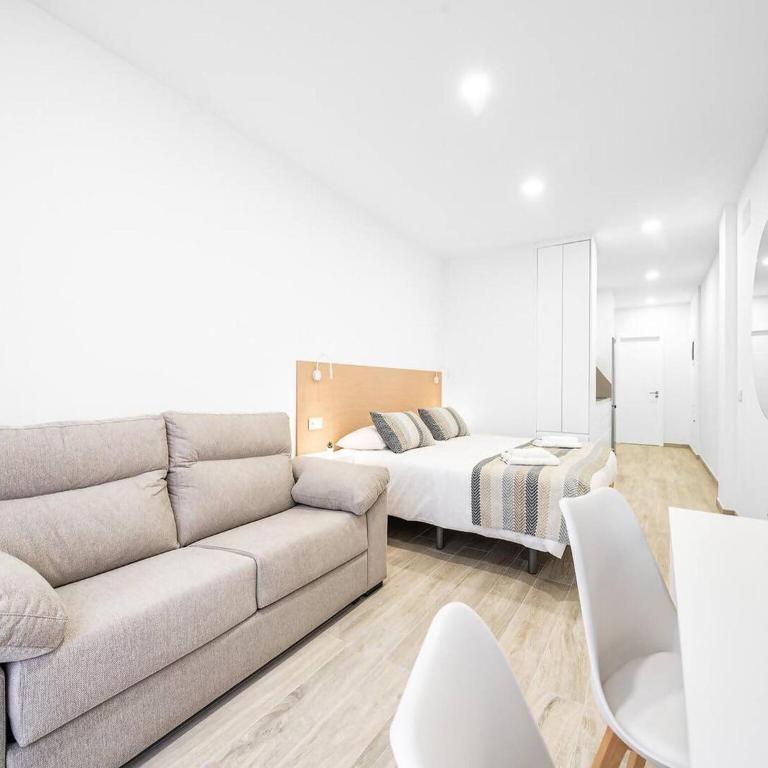 Modern Las Palmas Apartment Near Las Canteras Beach - One-Bedroom Vacation Home - 13