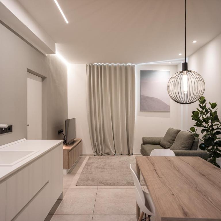 ACasaStay App 206 - One-Bedroom Apartment with City View - 1