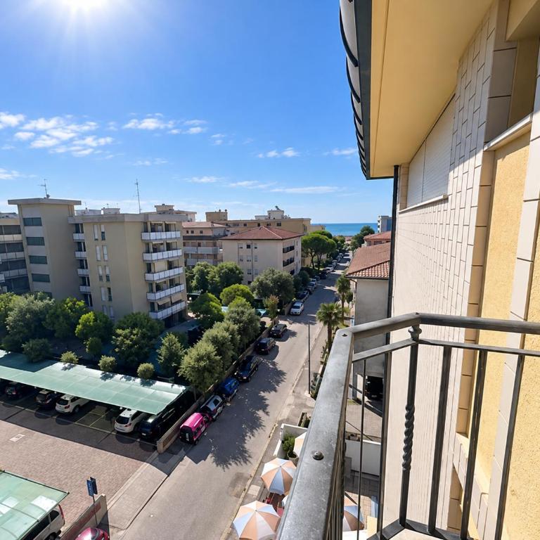 Palace Hotel Regina - Camera Matrimoniale con Balcone - 7