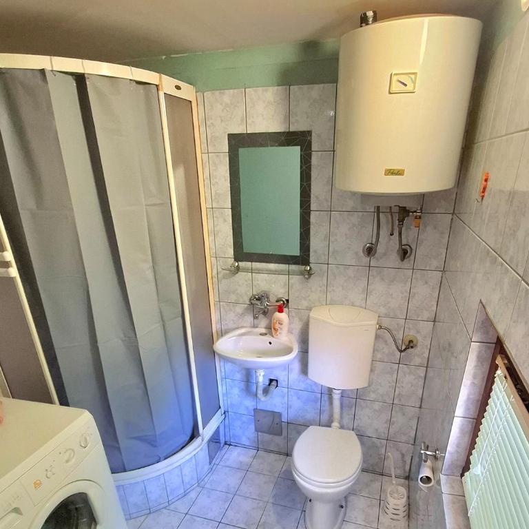Ogy's House - Economy Trokrevetna Soba sa Zajedničkim Kupatilom - 3