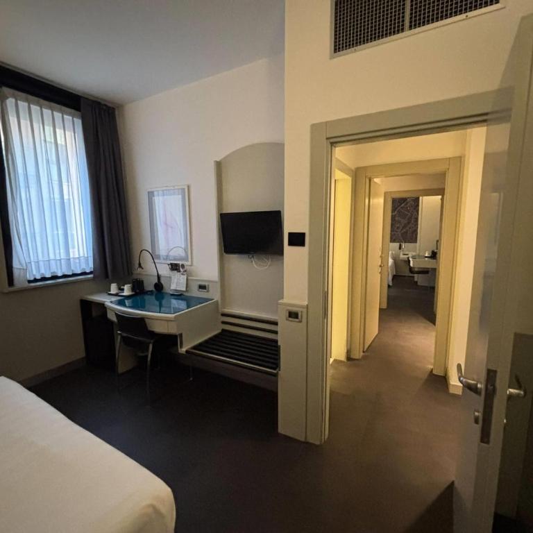 Sure Hotel by Best Western Milano - Camera Familiare con 2 Letti Queen Size e Camere Comunicanti - Non Fumatori - 2
