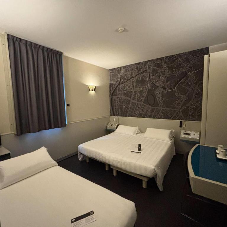 Sure Hotel by Best Western Milano - Camera Familiare con 2 Letti Queen Size e Camere Comunicanti - Non Fumatori - 3