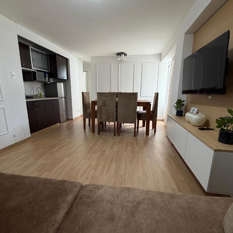 Depa entero 02 habitaciones excelente ubicación - Two-Bedroom Apartment - 11