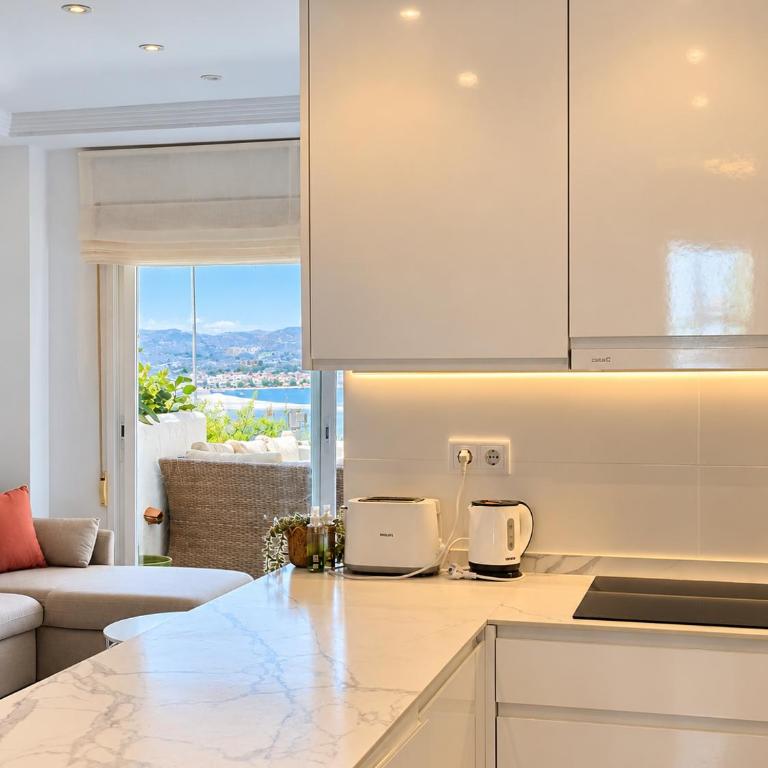 Dreamy sunrise at Marina Playa - Deluxe Apartment - 14
