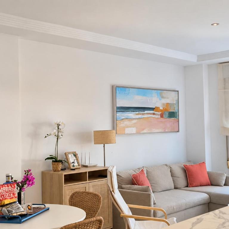 Dreamy sunrise at Marina Playa - Deluxe Apartment - 11