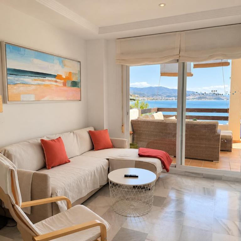 Dreamy sunrise at Marina Playa - Deluxe Apartment - 10