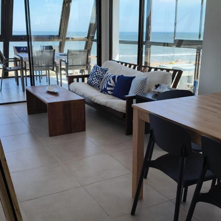 Oceanfront apartment - Three-Bedroom Apartment - 1