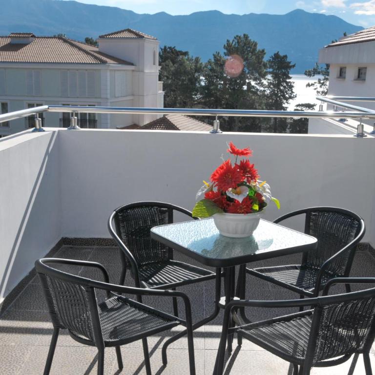 Hotel Oaza - Dvokrevetna Soba sa Bračnim Krevetom sa Balkonom i Pogledom na More - 1