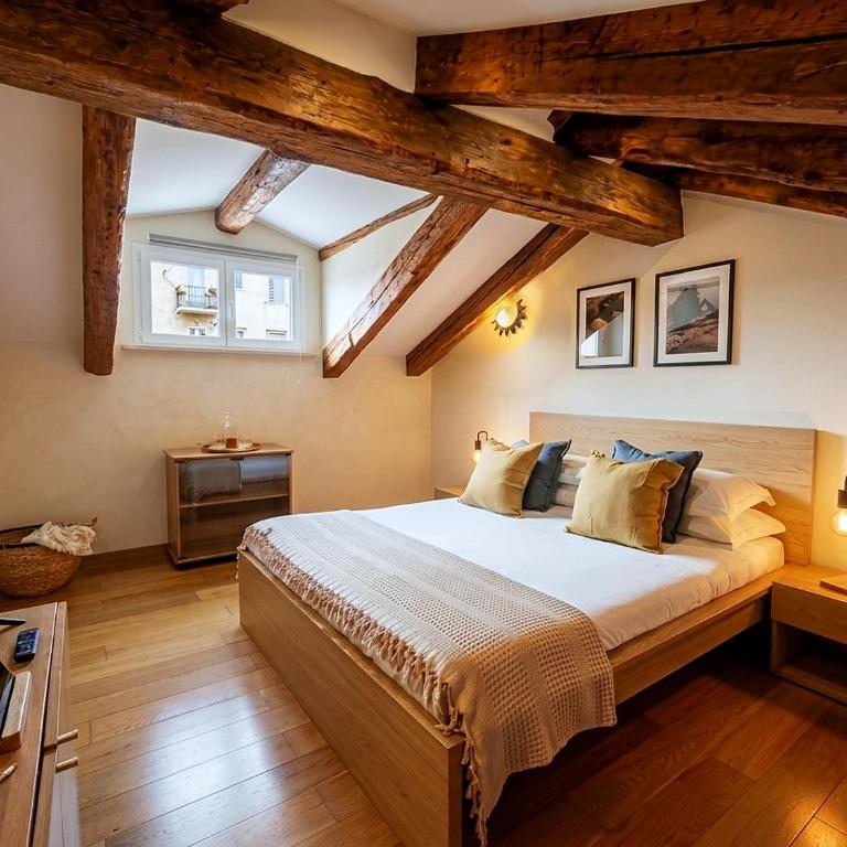 Mansarda Puecher - Appartamento con 2 Camere da Letto - 1