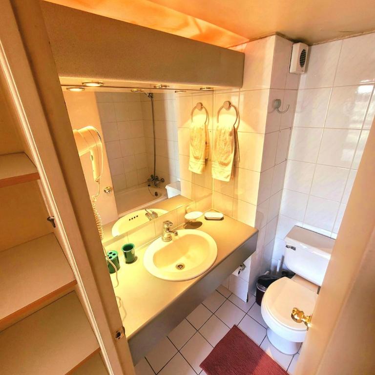 En el corazon de Santiago, 2 cuadras de La Moneda - Two-Bedroom Apartment - 10