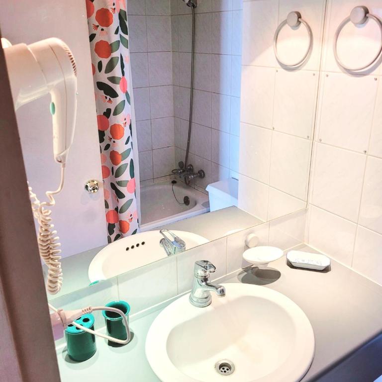 En el corazon de Santiago, 2 cuadras de La Moneda - Two-Bedroom Apartment - 12