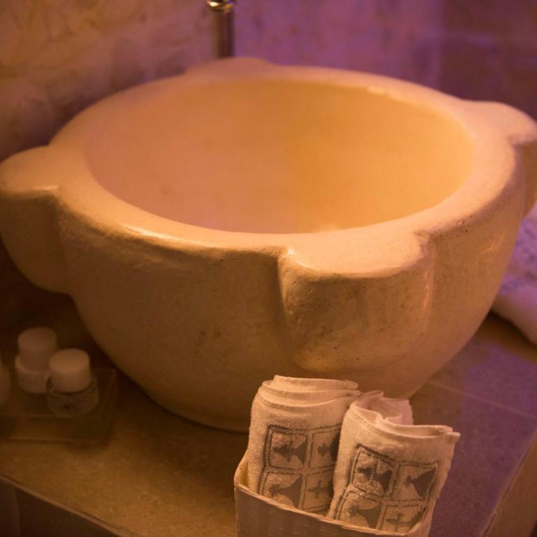 Trulli Resort - Suite King con Vista Piscina - 12