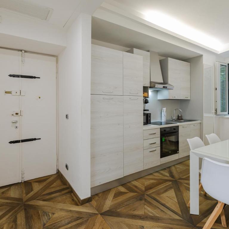 Prisma Suite, A due Passi dalla Stazione - Appartamento Deluxe con 3 Camere da Letto - 7