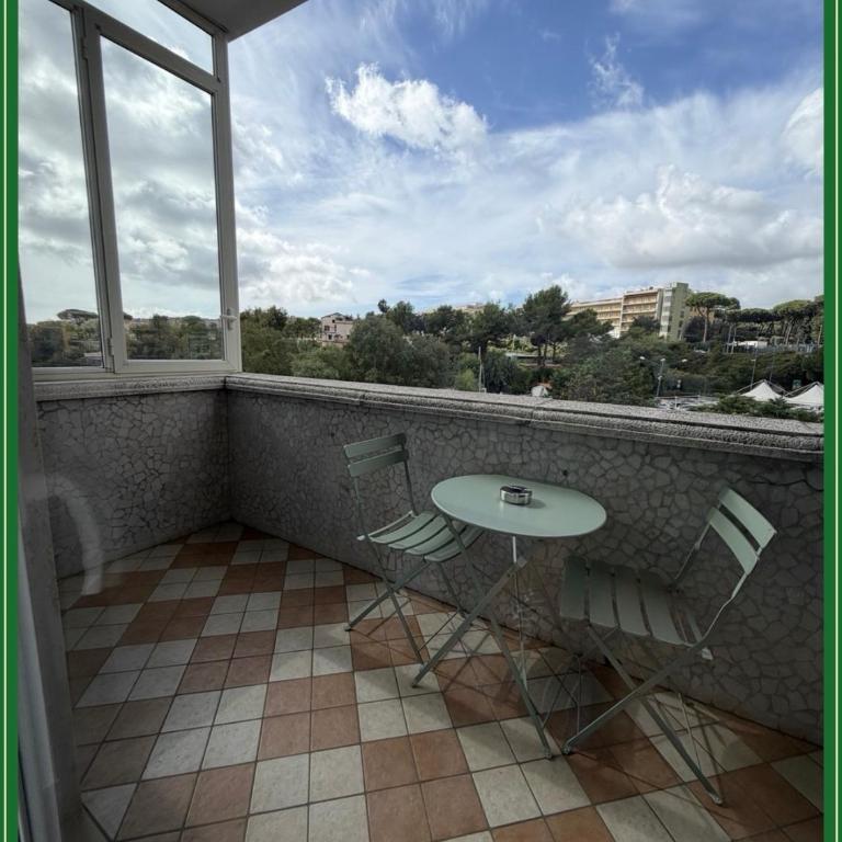 Yoyo House Luxury Napoli - Camera Tripla con Vista Montagna - 25