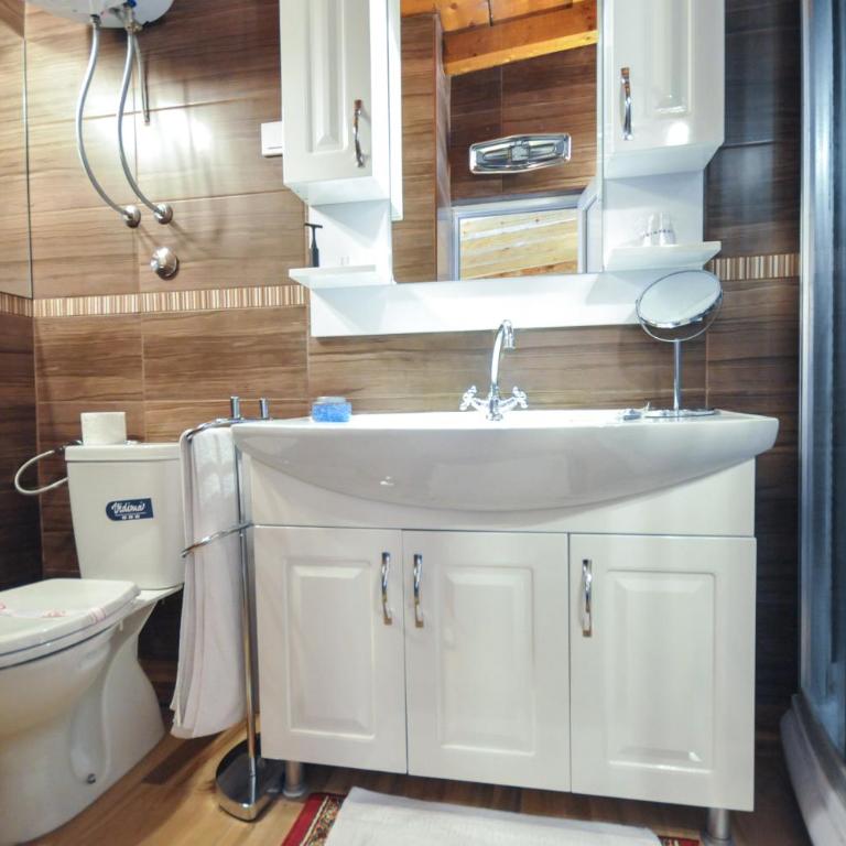 Hotel Oaza - Dvokrevetna Soba sa Bračnim Krevetom i Balkonom - 3