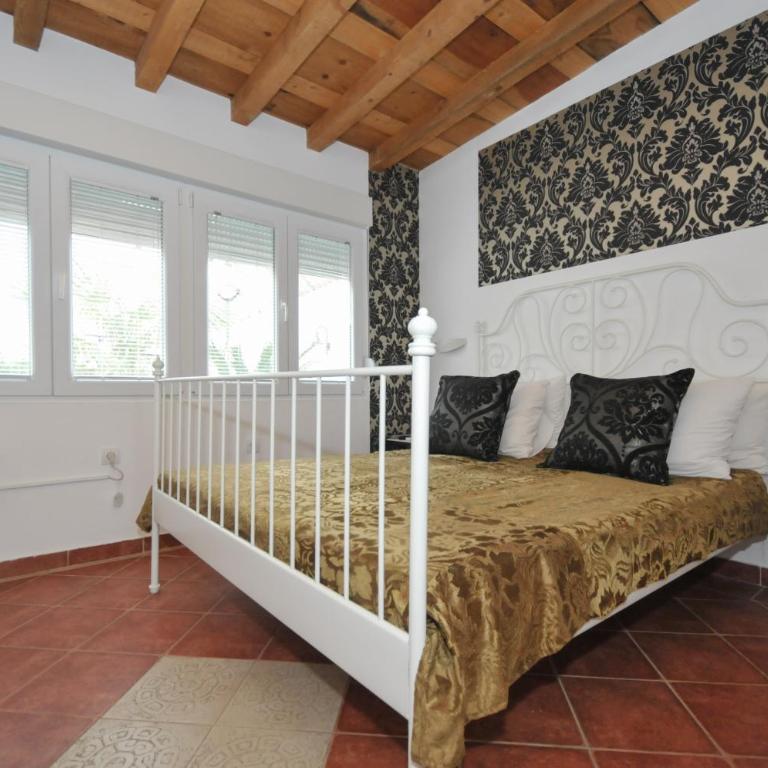 Hotel Oaza - Dvokrevetna Soba sa Bračnim Krevetom i Balkonom - 1