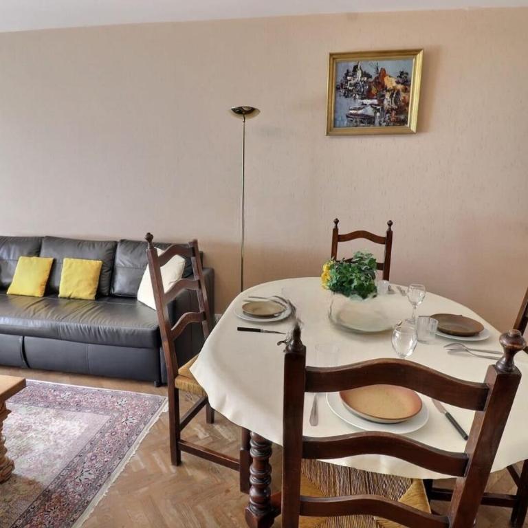 T4 ancien et spacieux - 2 balcons - Appartement - 2