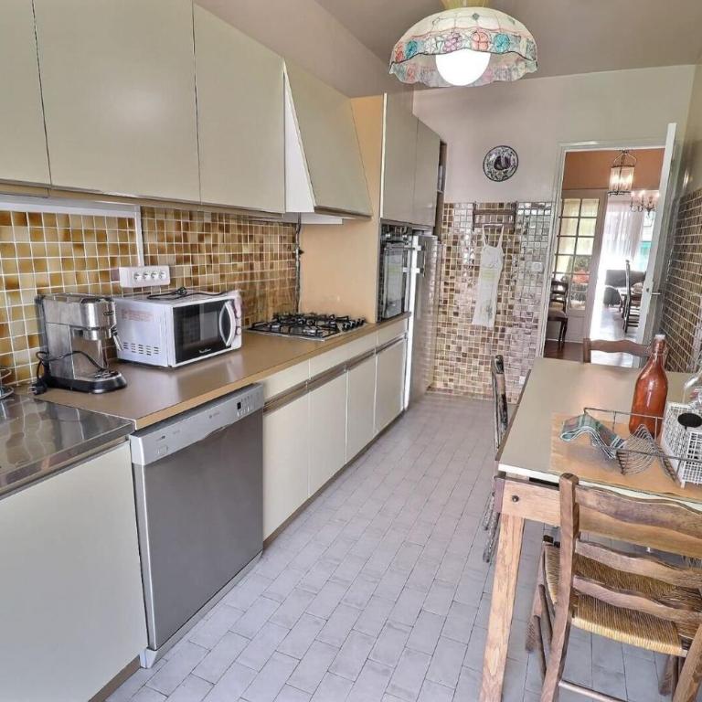 T4 ancien et spacieux - 2 balcons - Appartement - 4