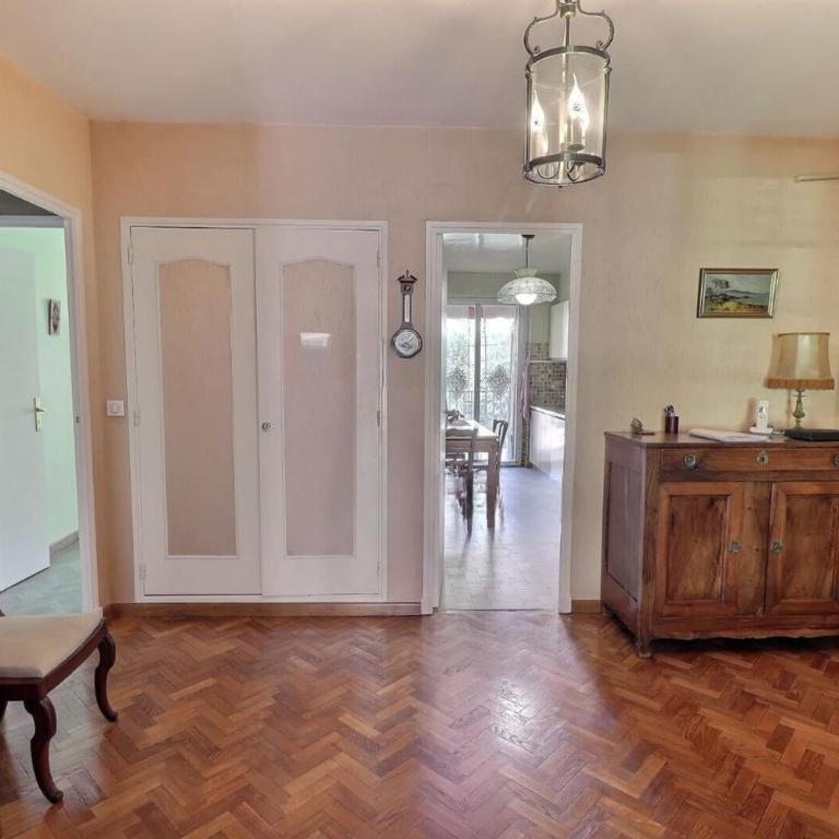T4 ancien et spacieux - 2 balcons - Appartement - 5