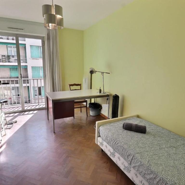 T4 ancien et spacieux - 2 balcons - Appartement - 7