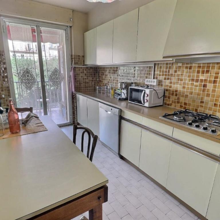 T4 ancien et spacieux - 2 balcons - Appartement - 8