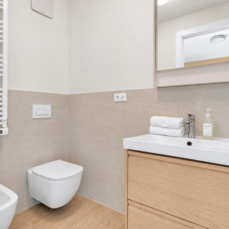 Airy Apartments with Balcony & Garage by NDP rent - Appartamento Attico - 15