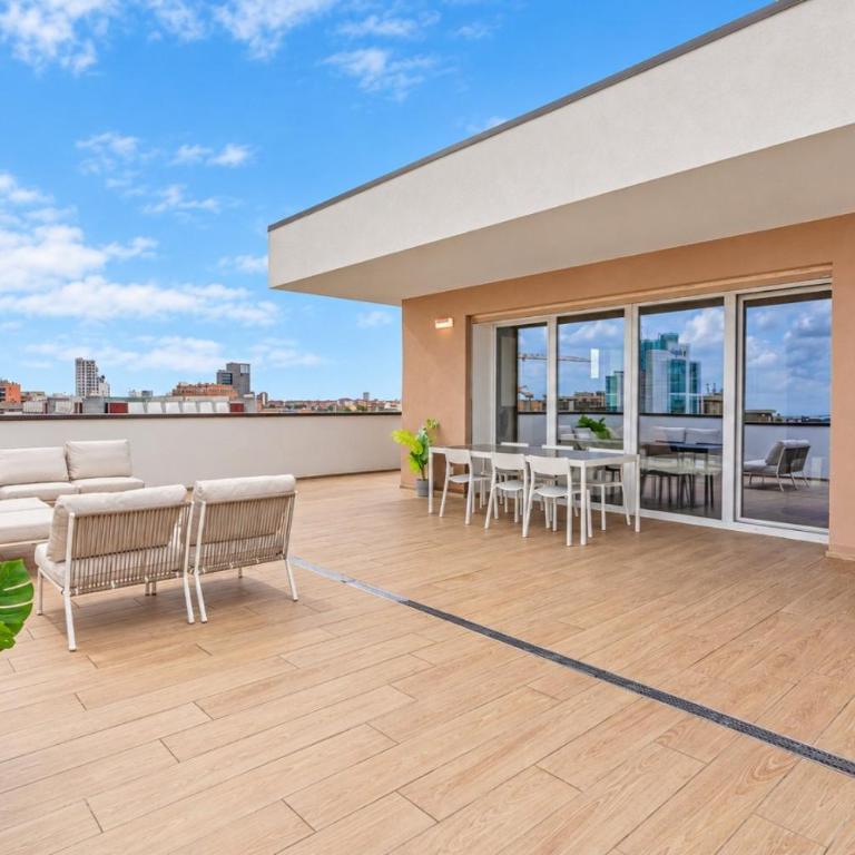 Airy Apartments with Balcony & Garage by NDP rent - Appartamento Attico - 16