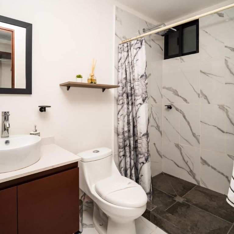Ombu apartamentos con alberca, seguridad 24h, Wifi - Two-Bedroom Deluxe Apartment with Balcony - 9