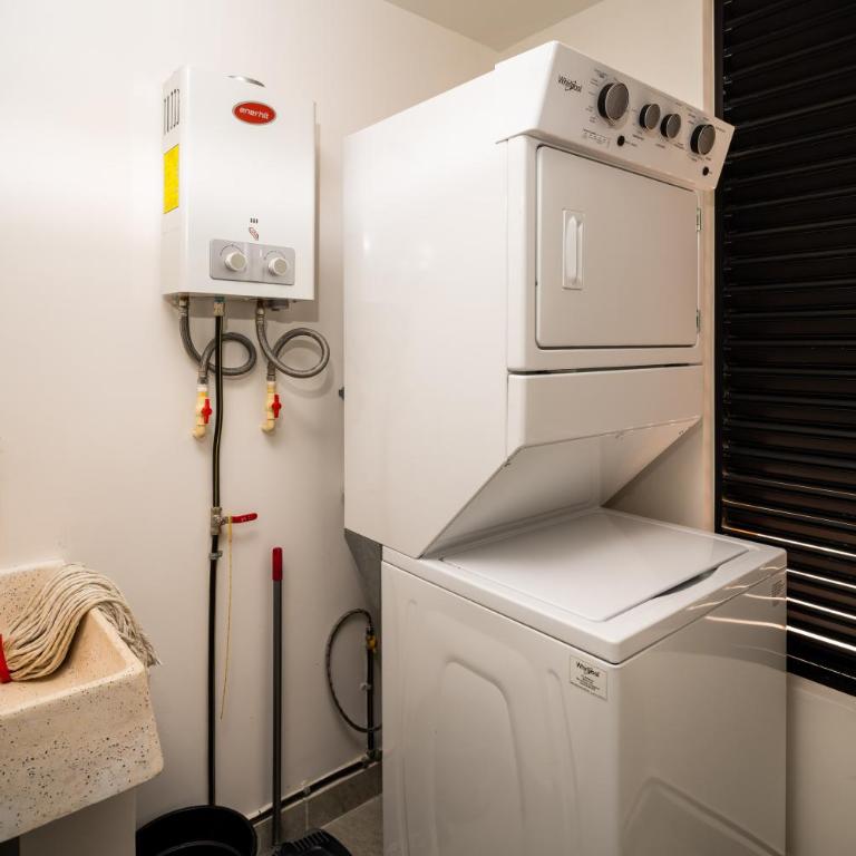 Ombu apartamentos con alberca, seguridad 24h, Wifi - Two-Bedroom Deluxe Apartment with Balcony - 2