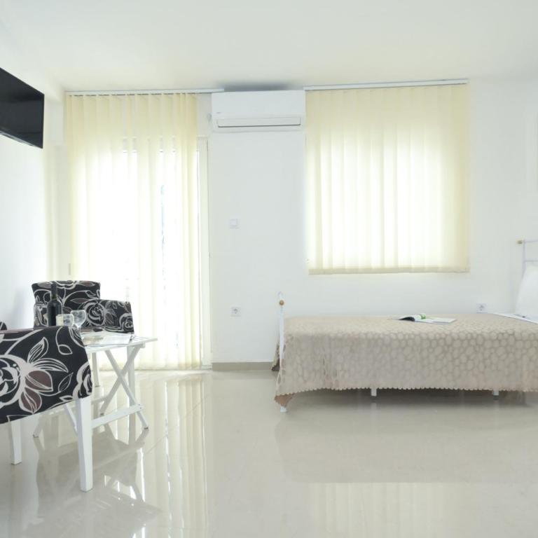 Hotel Oaza - Trokrevetna Soba sa Balkonom - 7