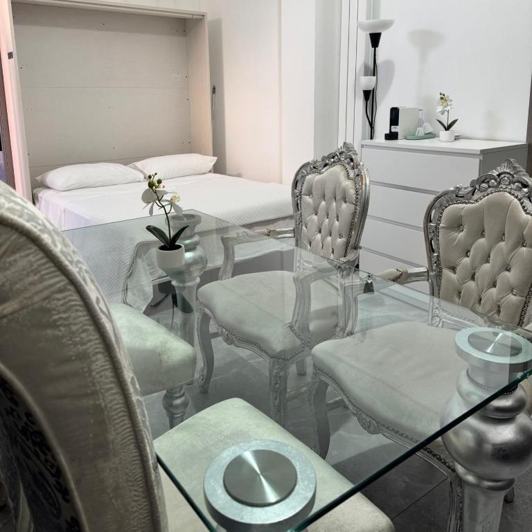 Two-room apartment equipped with a kitchen and bathroom - Two-Bedroom Apartment - 1
